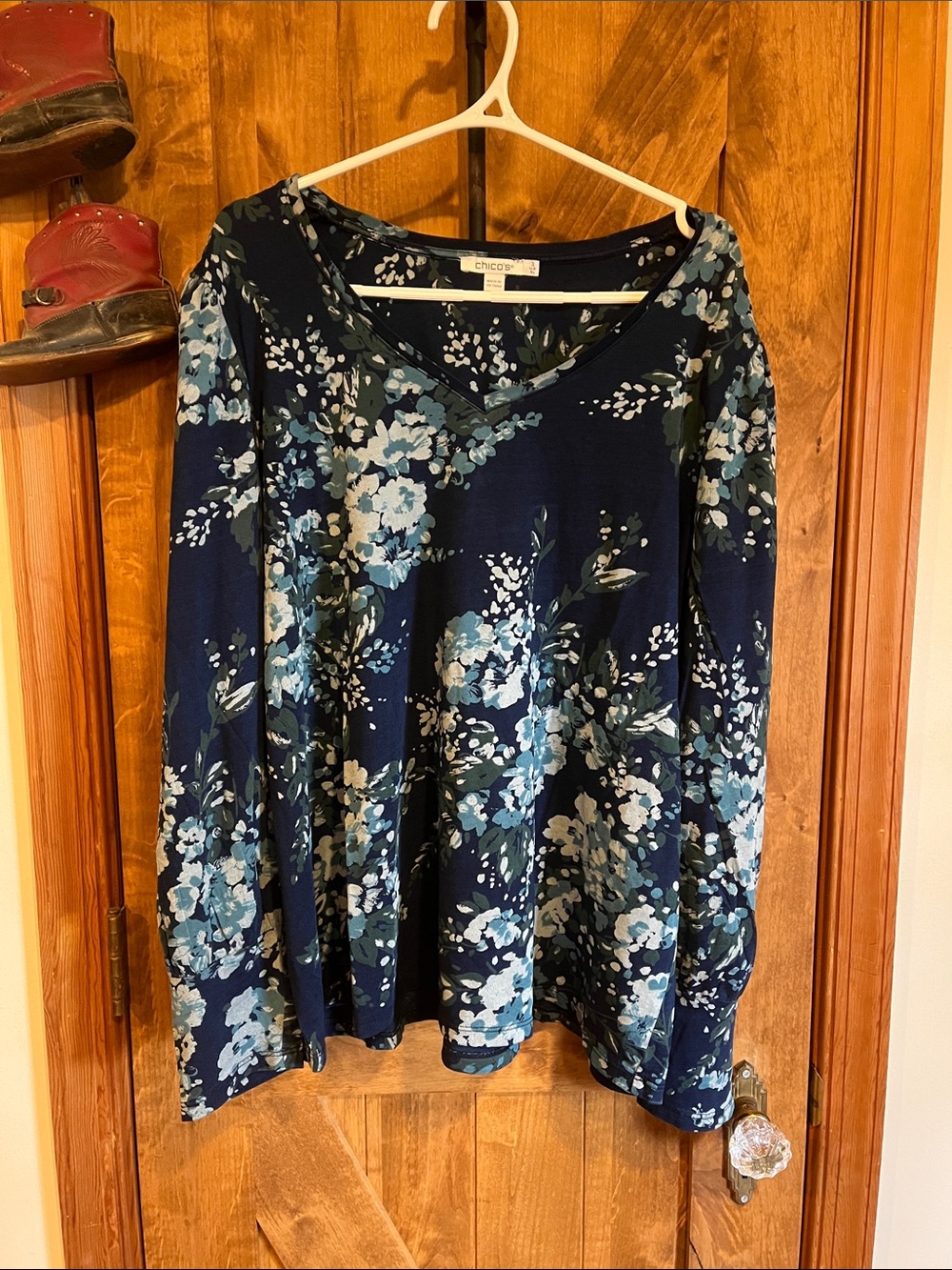 Chico's Navy Floral V-Neck Long Sleeve Top with Blue Accents